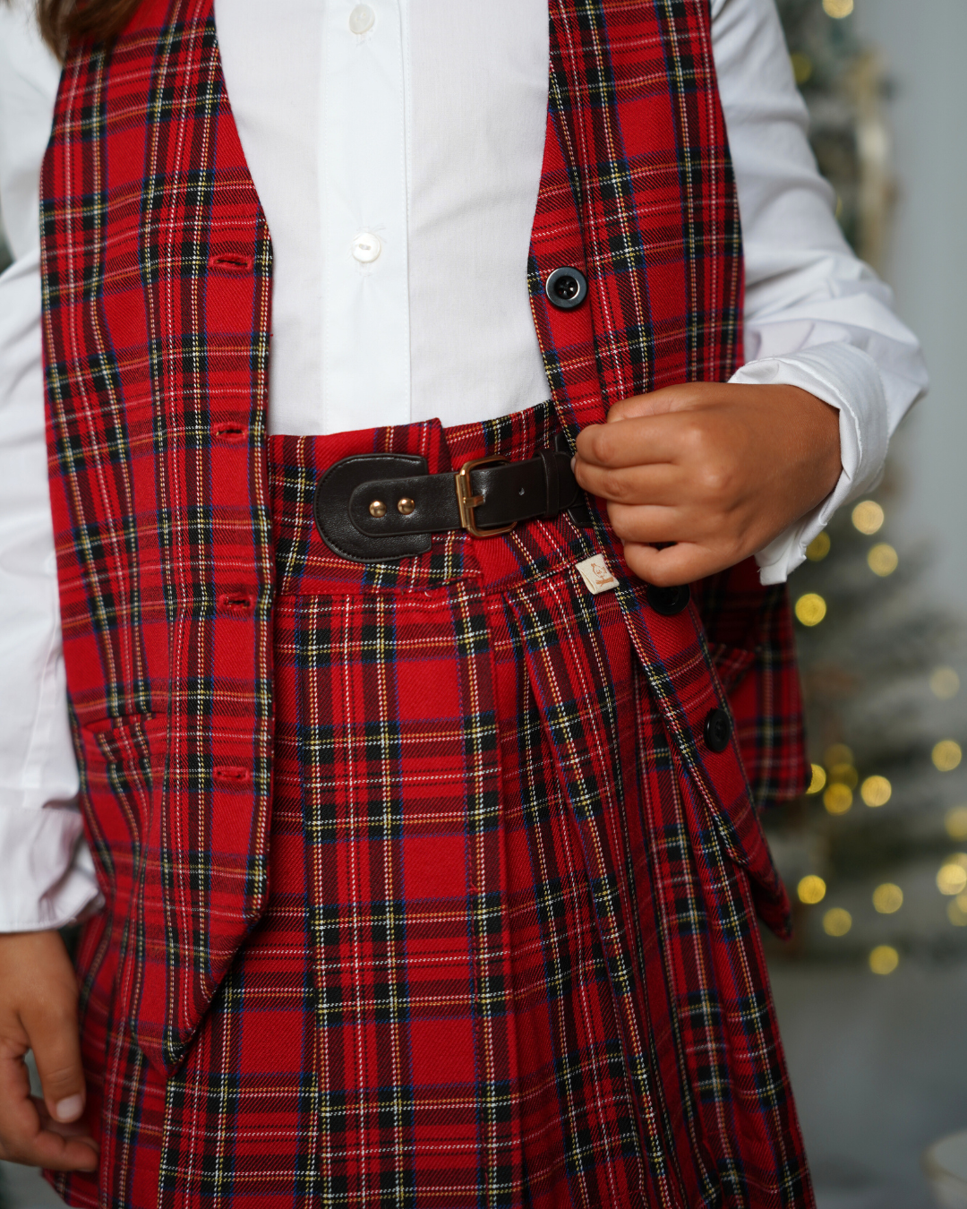 Saia de tartan com folhos e detalhe em couro