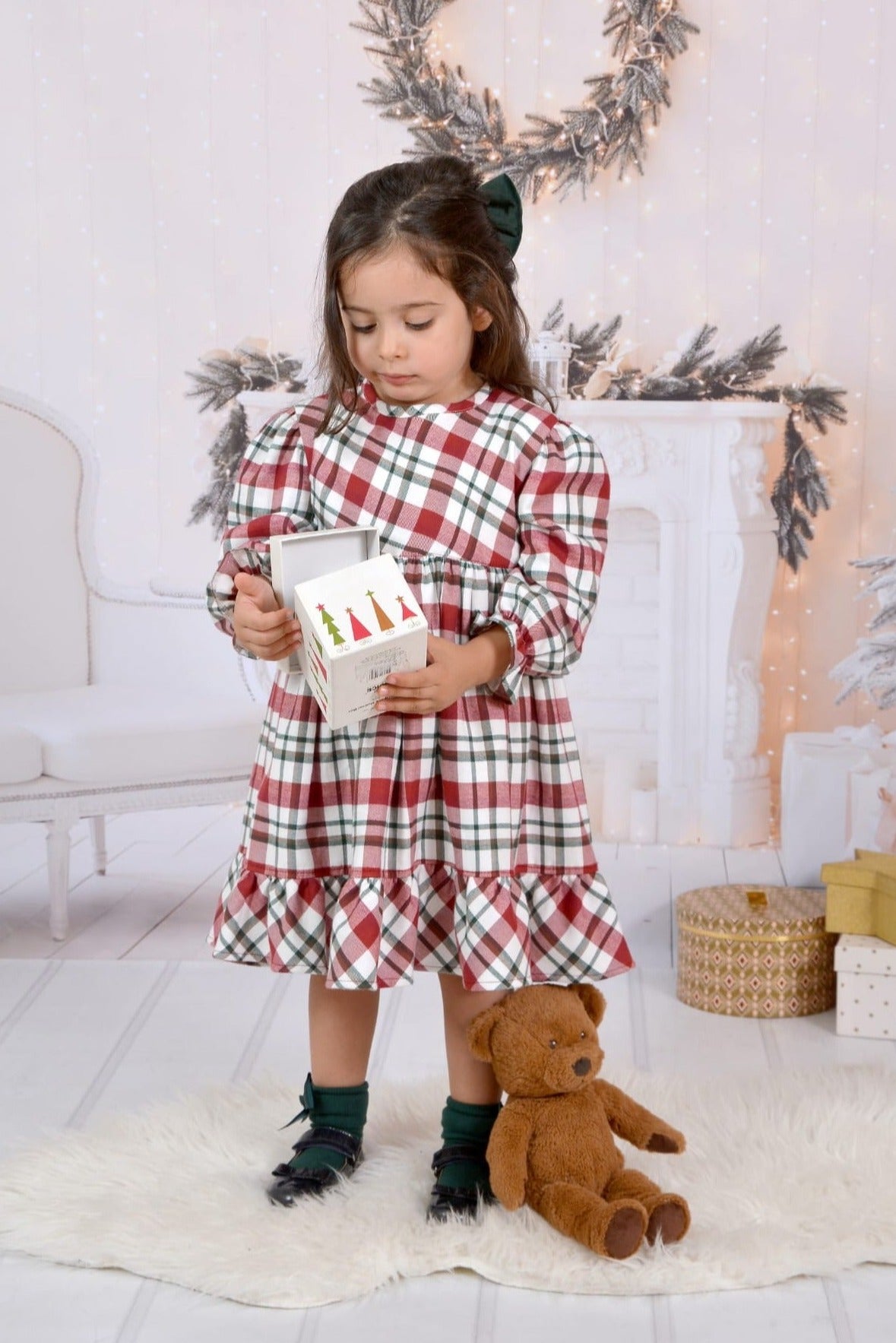 Vestido xadrez com folho no fundo e gola amovível