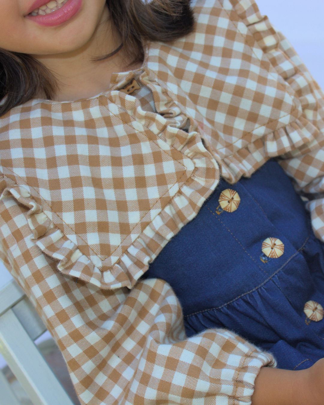 Blusa Vichy tons camel com gola