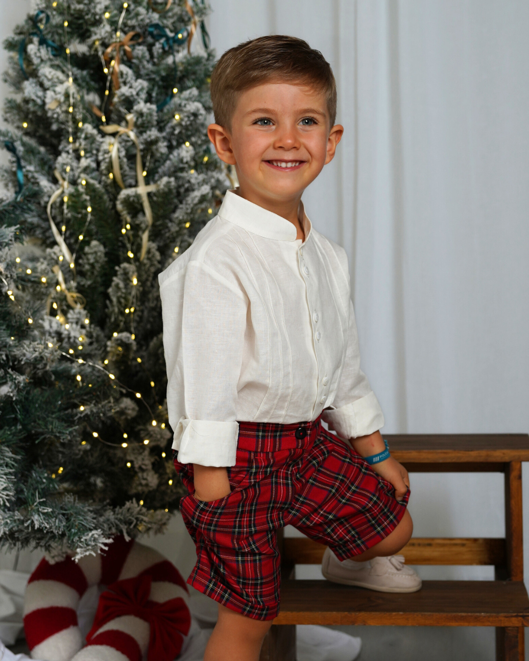 Camisa de linho branco cru com nervuras
