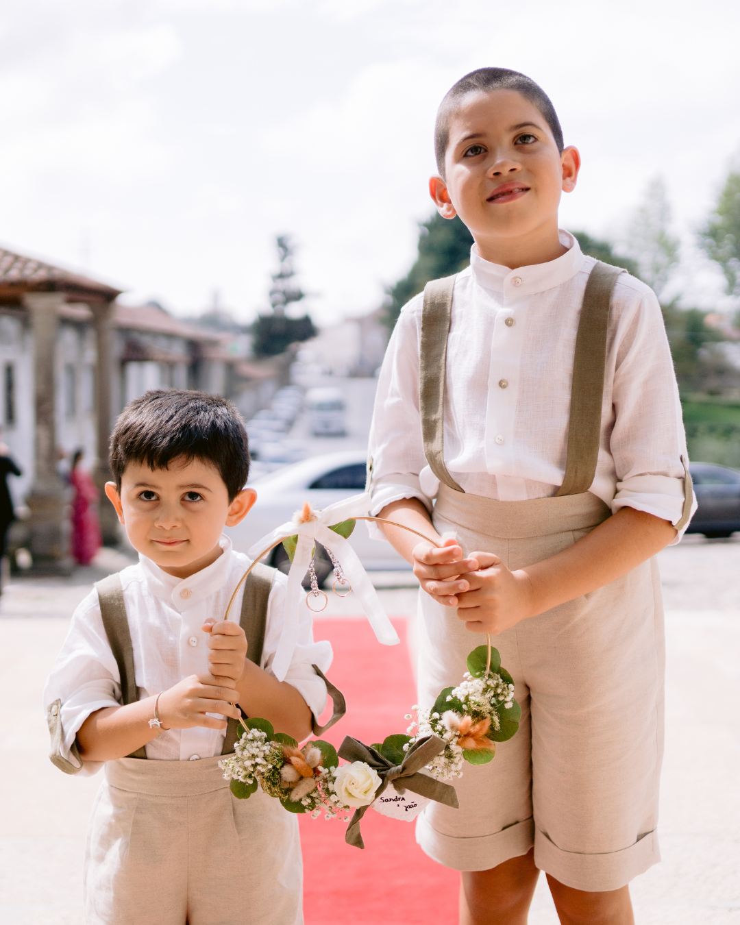 Camisa de linho com gola de padre e presilha