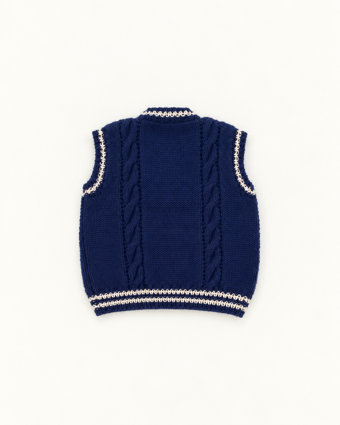 Colete Em Crochet Com Risca Branca