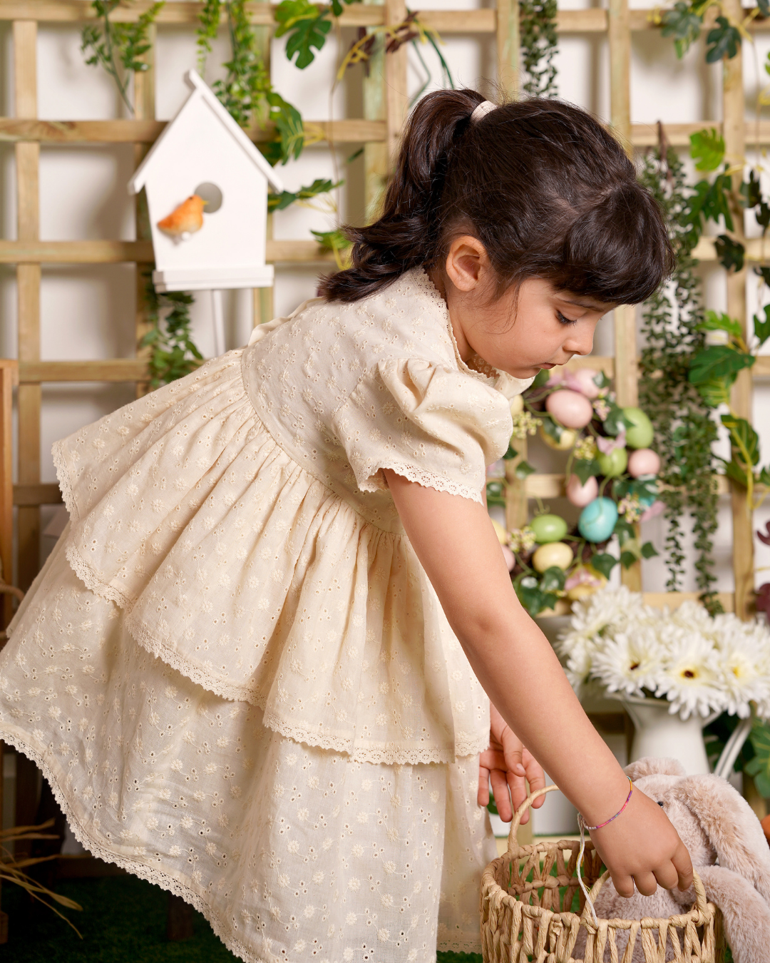 Vestido em bordado inglês creme