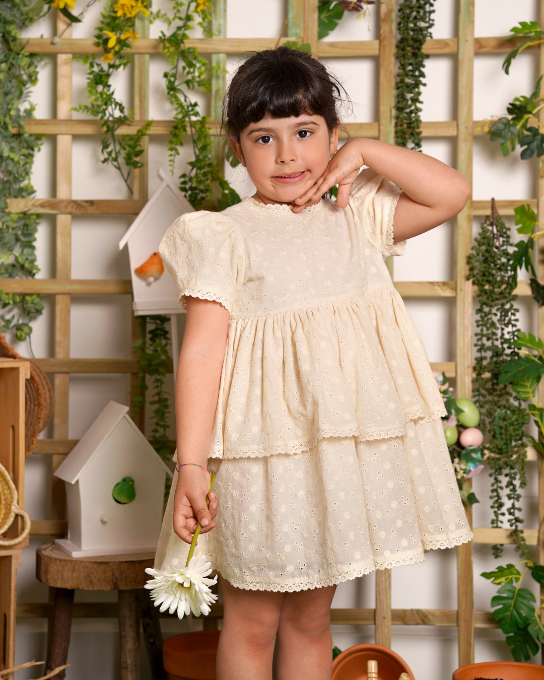 Vestido em bordado inglês creme