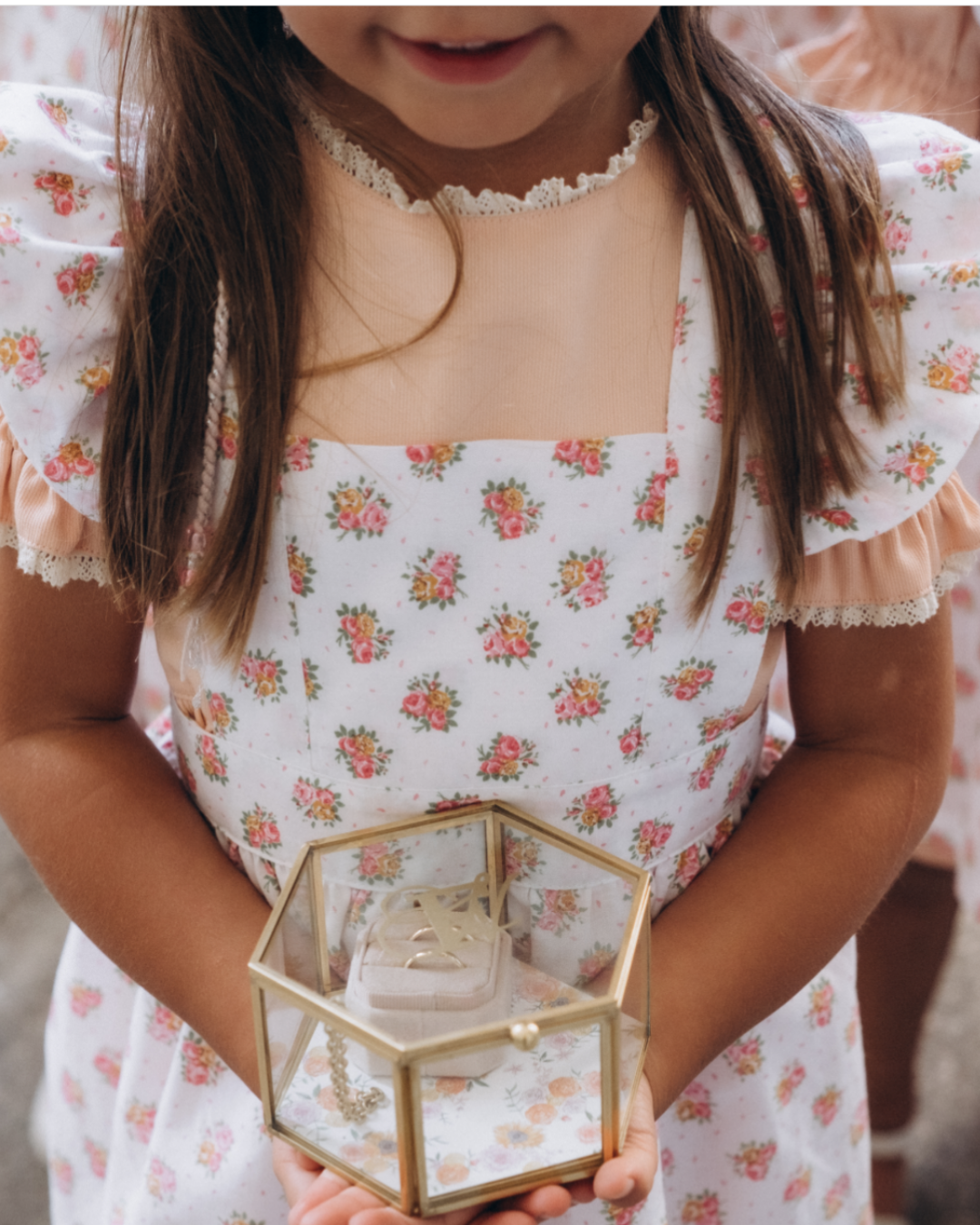 Vestido em piquet com avental florido