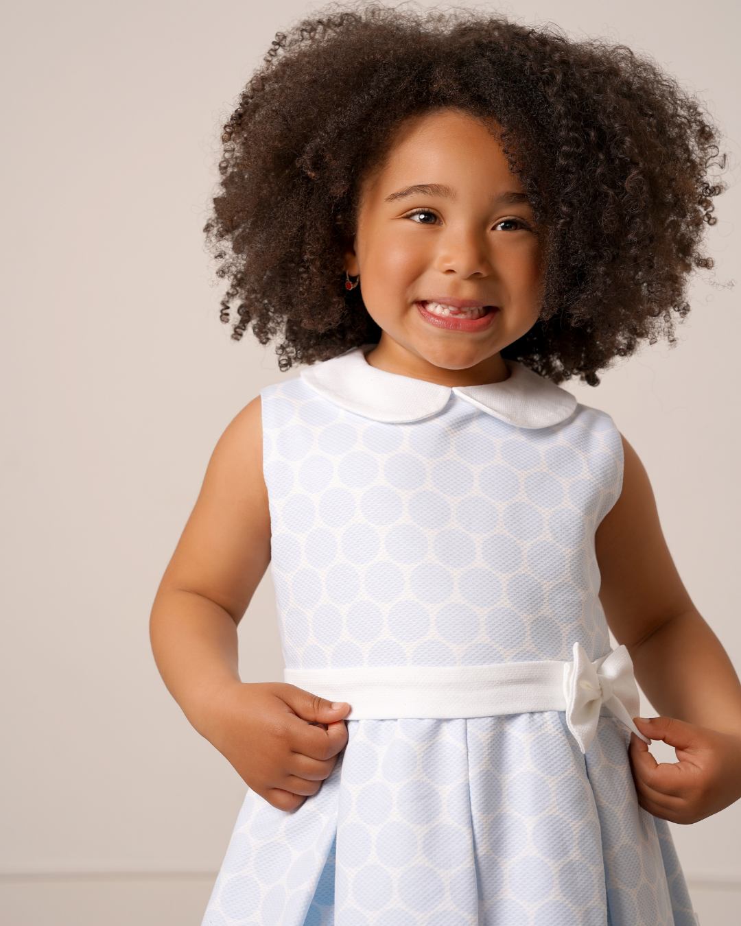 Vestido em piquet com padrão bolas azuis