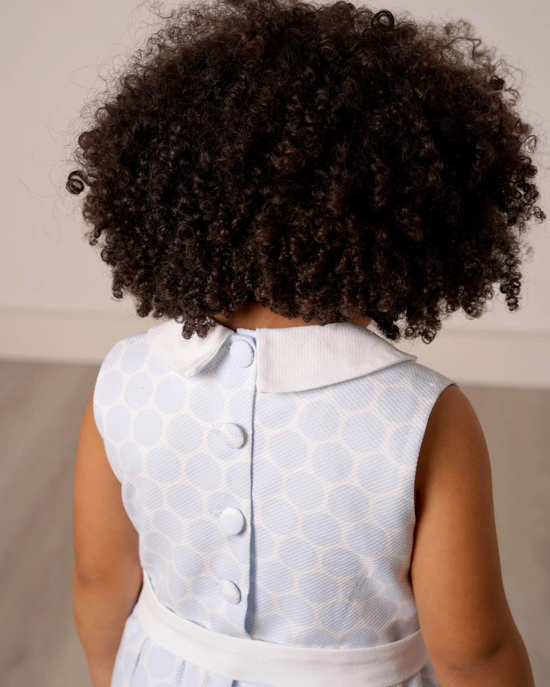 Vestido em piquet com padrão bolas azuis