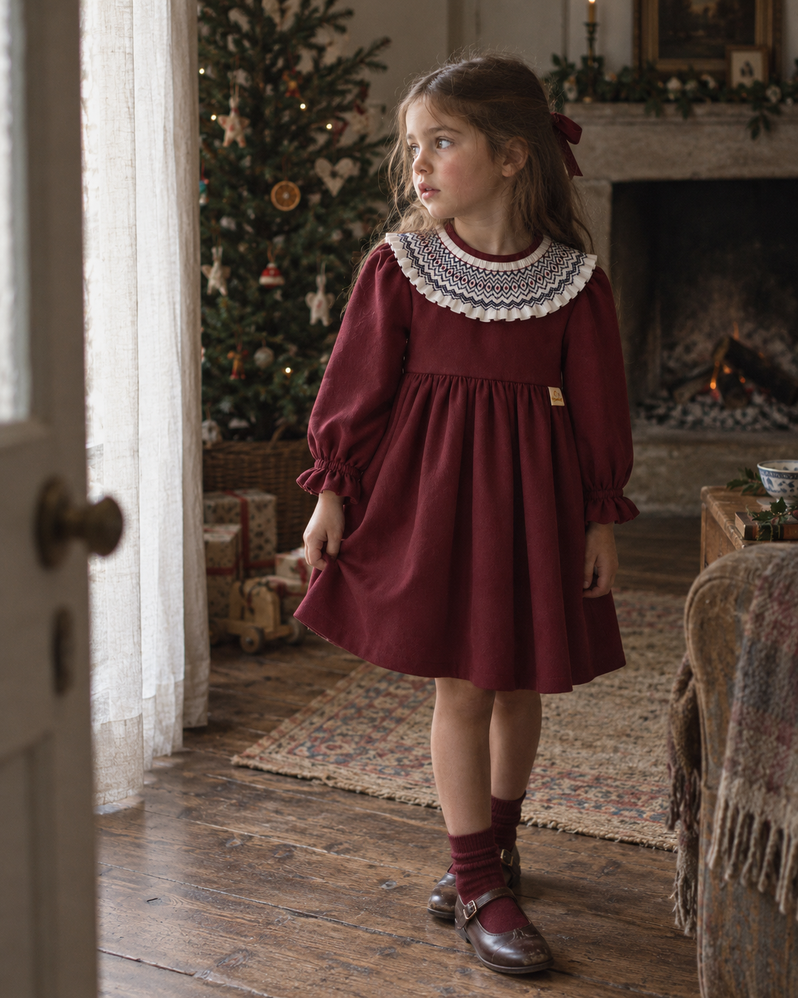 Vestido De Sarja Bordeaux Com Gola de Favos Trabalhada À Mão