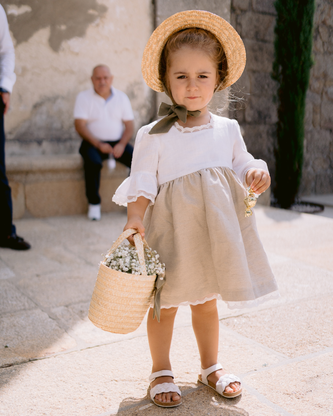 Vestido em linho com detalhes em renda