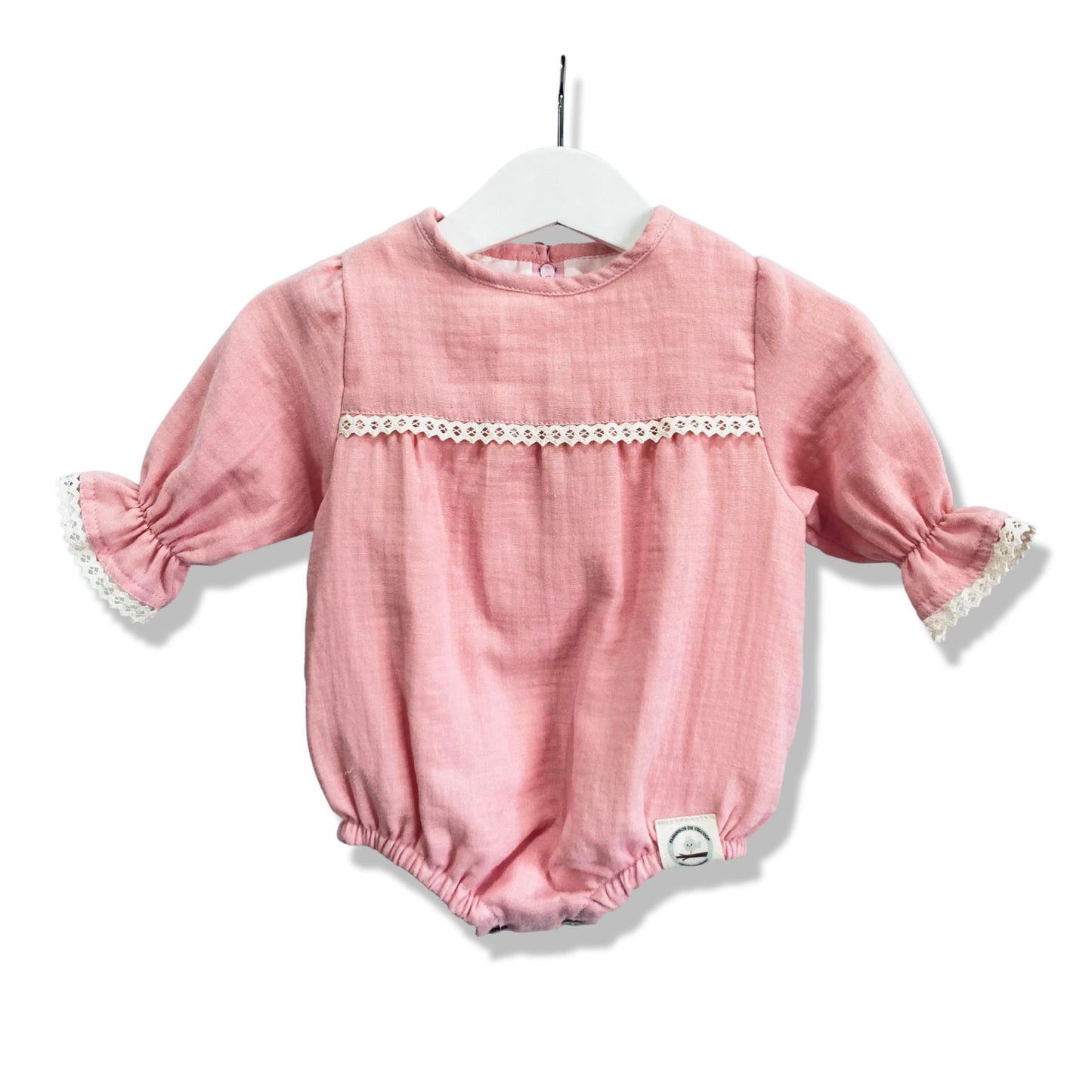 Fofo de menina com detalhe de renda