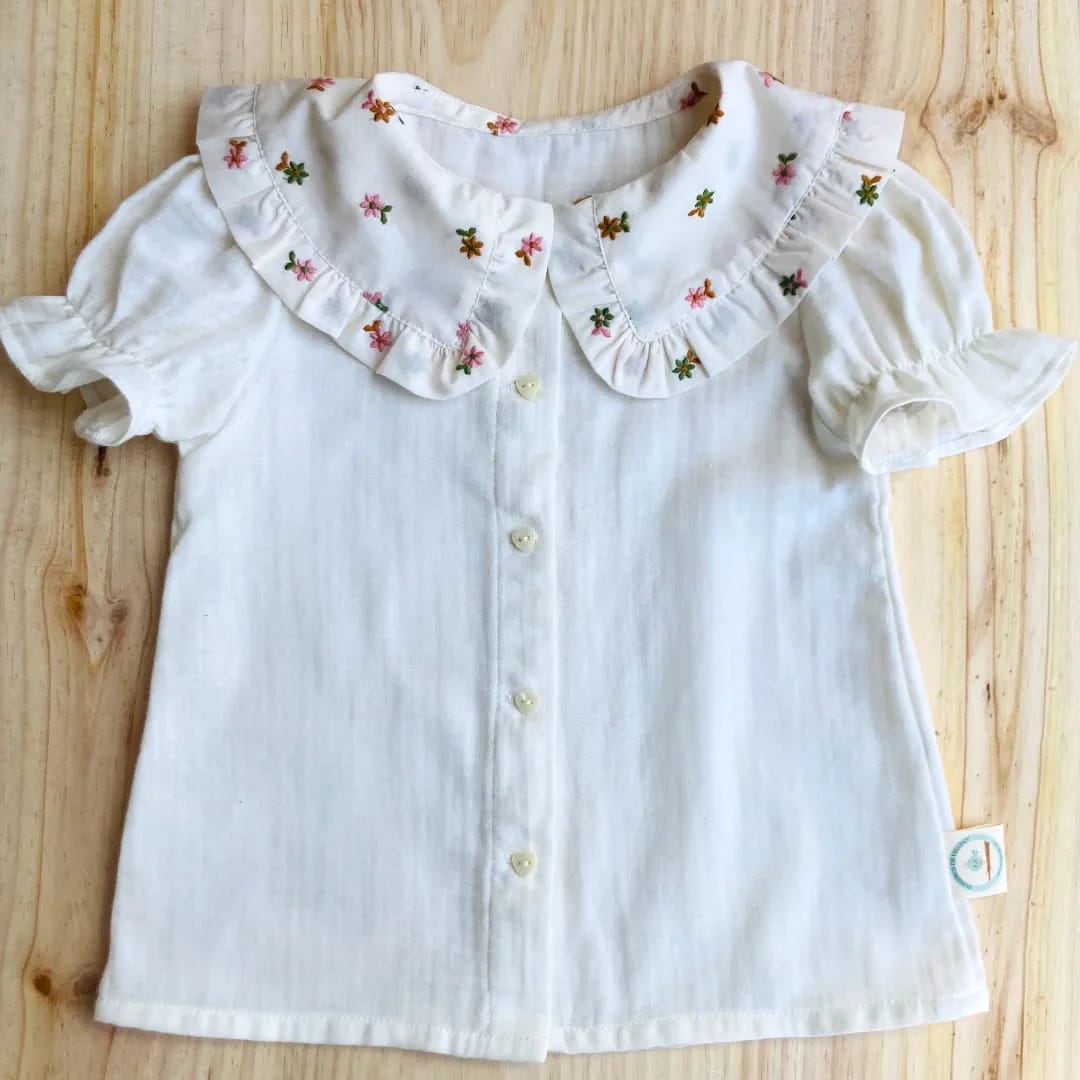 Blusa com manga curta de balão