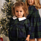 Vestido de tartan escocês com gola branca