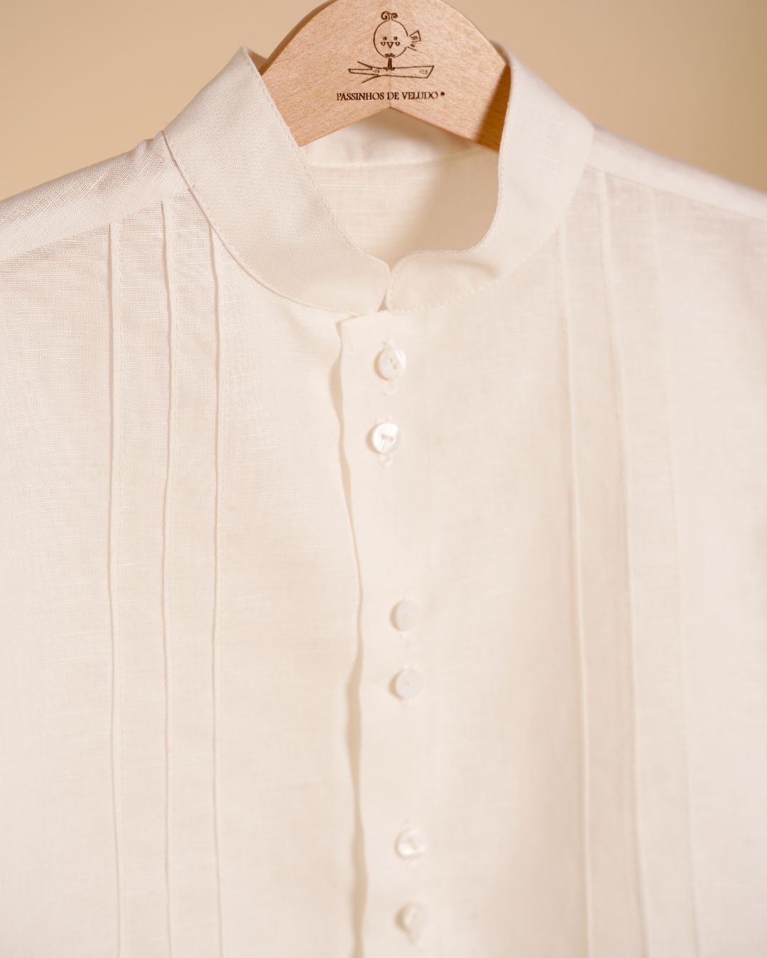Camisa com frente e punhos trabalhados