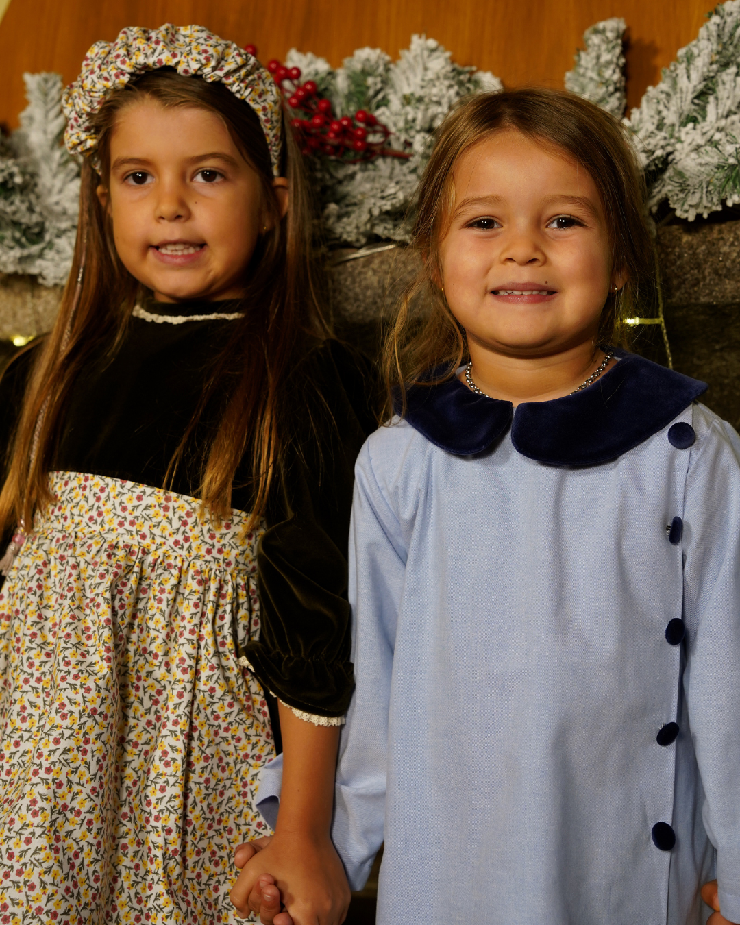 Vestido azul claro com detalhes em veludo