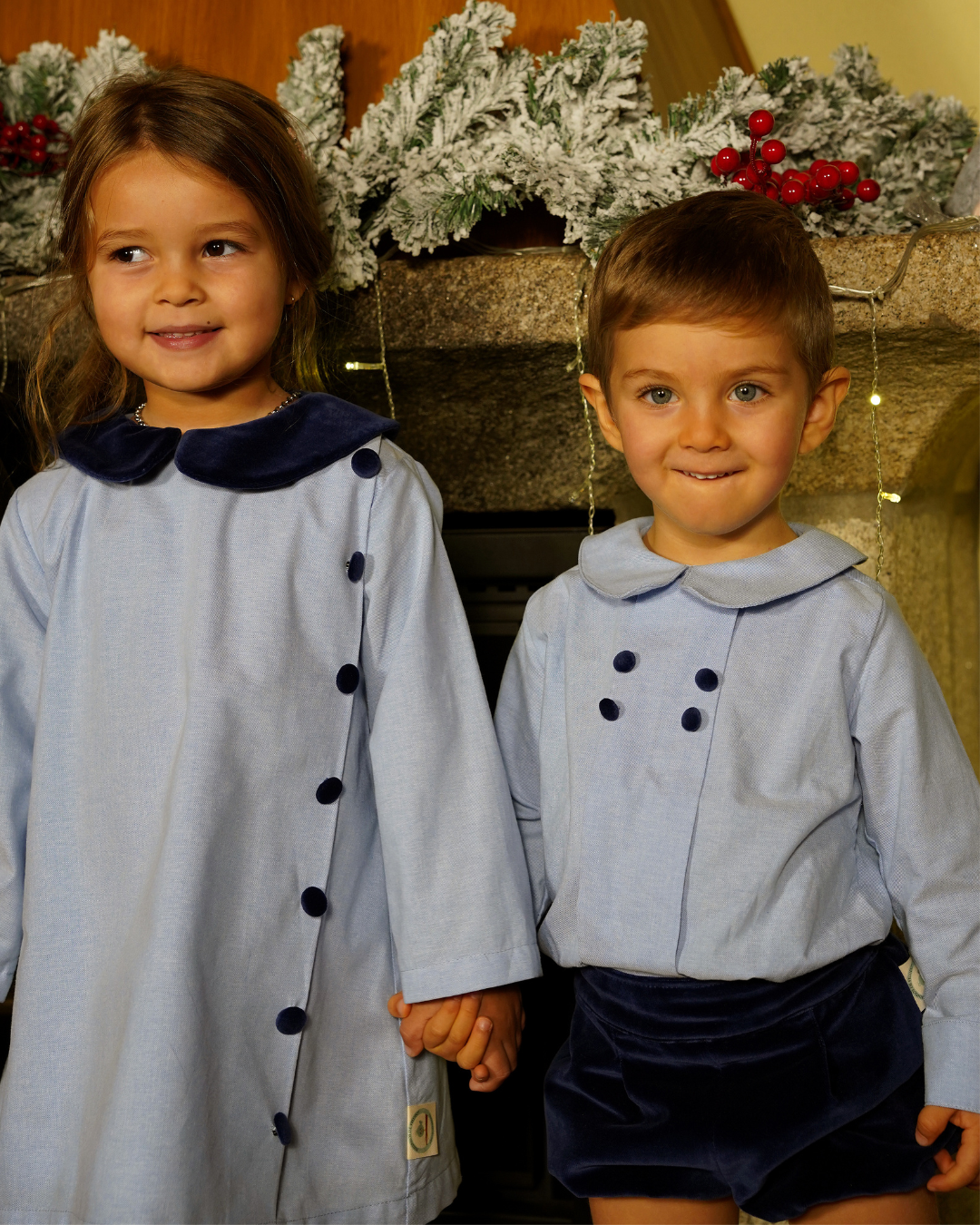 Vestido azul claro com detalhes em veludo