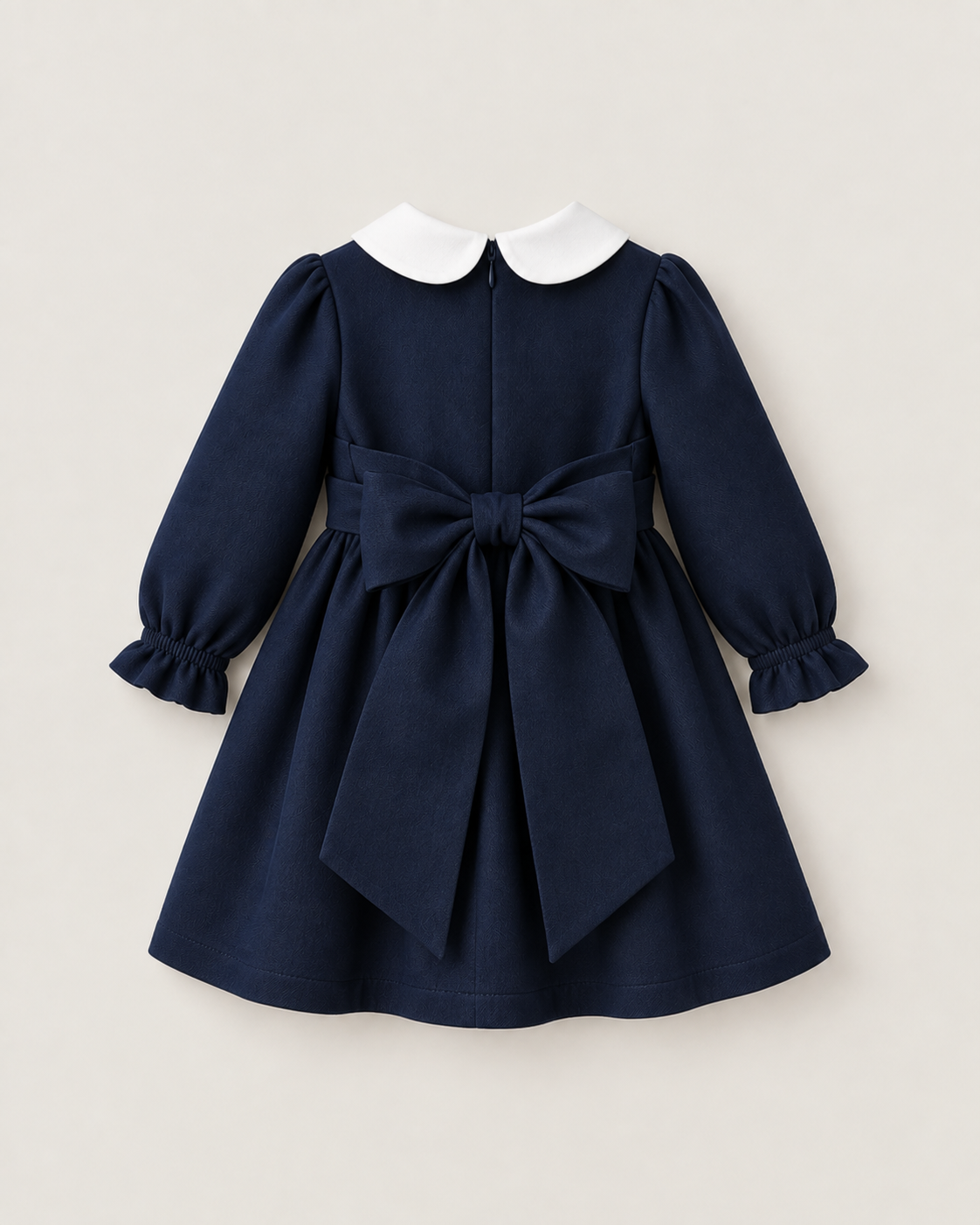 Vestido De Sarja Azul Marinho Com Faixa de Favos Trabalhada À Mão E Laço Atrás