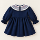 Vestido De Sarja Azul Marinho Com Gola de Favos Trabalhada À Mão
