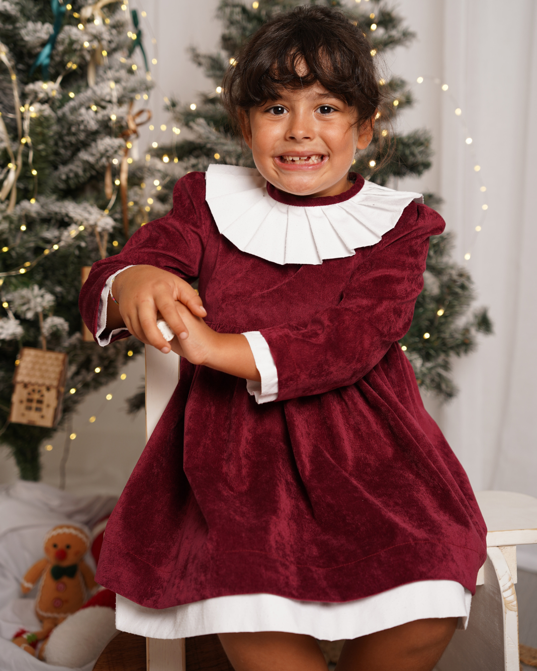 Vestido de bombazine com gola branca