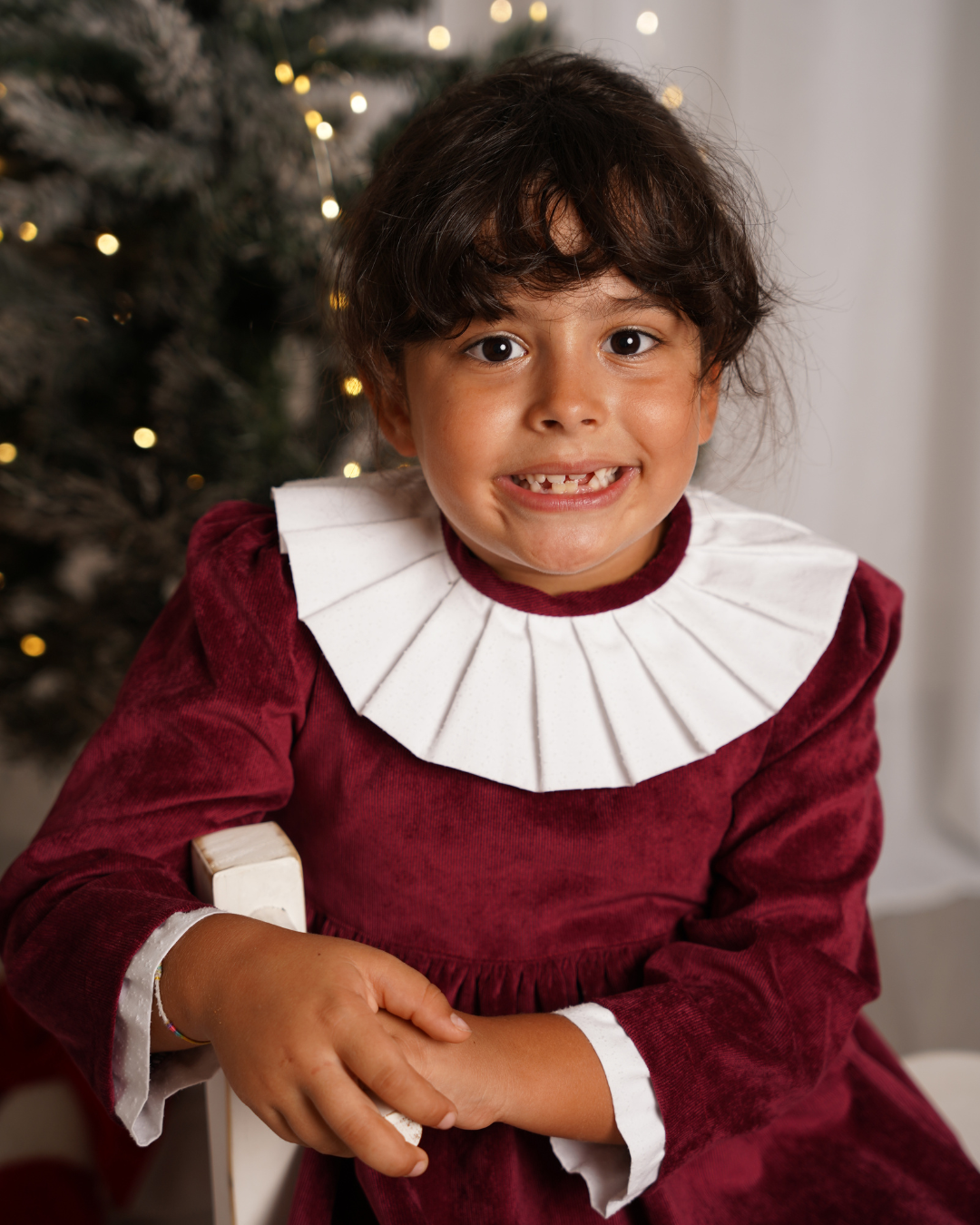 Vestido de bombazine com gola branca