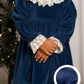 Vestido de veludo com renda na gola, punhos e fundo
