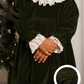 Vestido de veludo com renda na gola, punhos e fundo