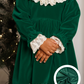 Vestido de veludo com renda na gola, punhos e fundo